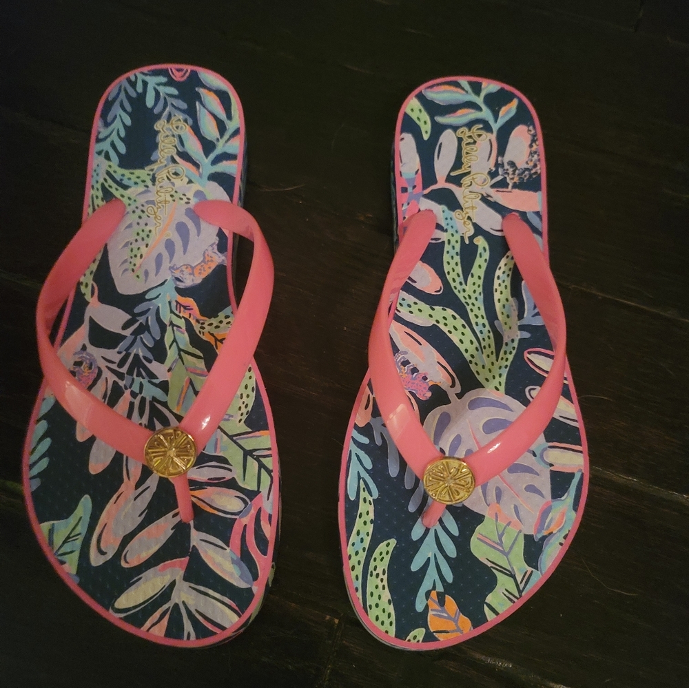 NWOT Lilly Pulitzer flip flops 7/8